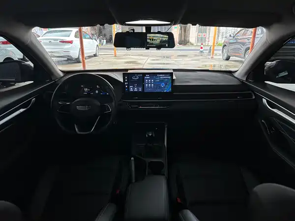 Geely Emgrand 2025, фото 12