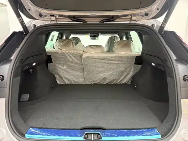 Volvo XC70 PHEV 2026, фото 13