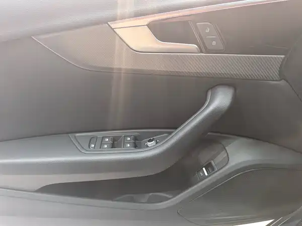 Audi A4L 2022, фото 15