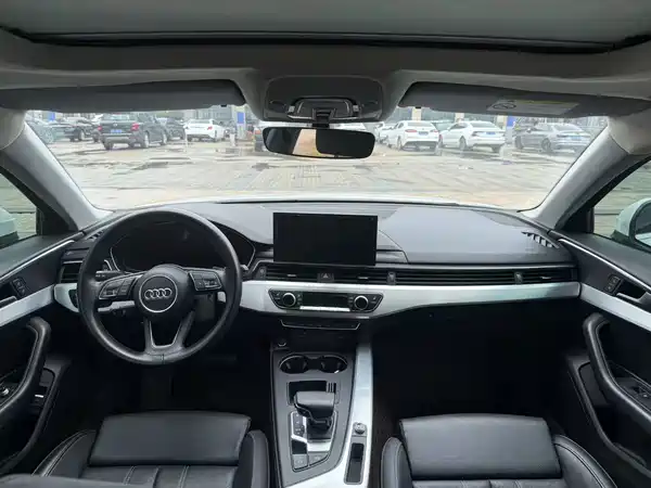 Audi A4L 2022, фото 4