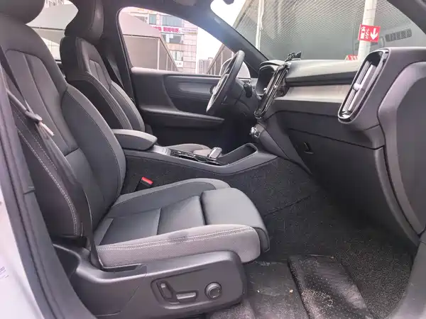 Volvo XC40 2024, фото 9