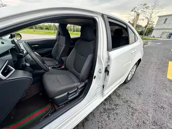 Toyota Corolla 2022, фото 10