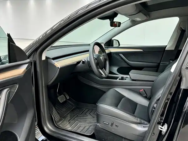 Tesla Model Y 2022, фото 9