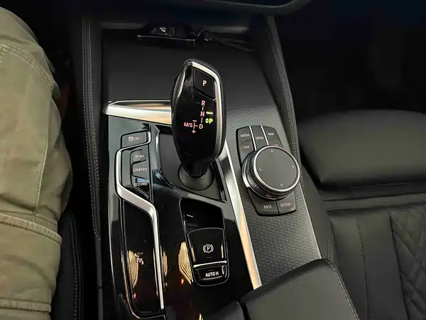 BMW 5 Series 2022, фото 8