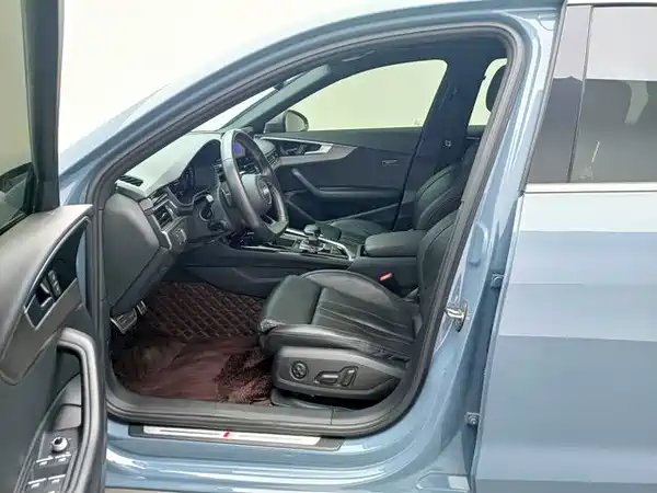 Audi A4L 2022, фото 6
