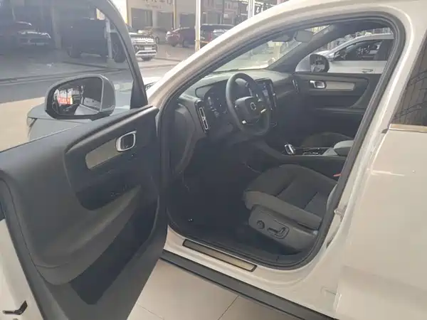 Volvo XC40 2023, фото 15