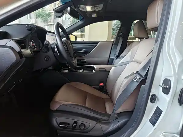 Lexus ES 2022, фото 10