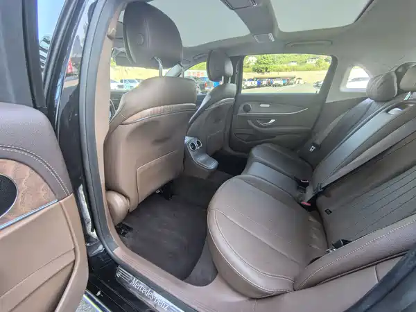 Mercedes-Benz E-Class 2022, фото 8
