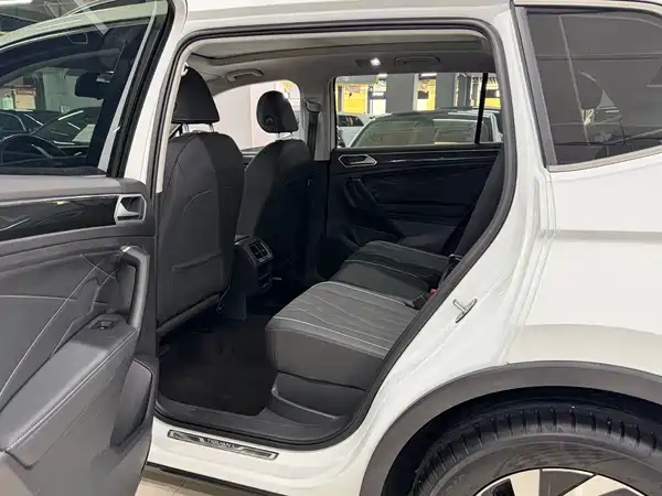 Volkswagen Tiguan L 2023, фото 10
