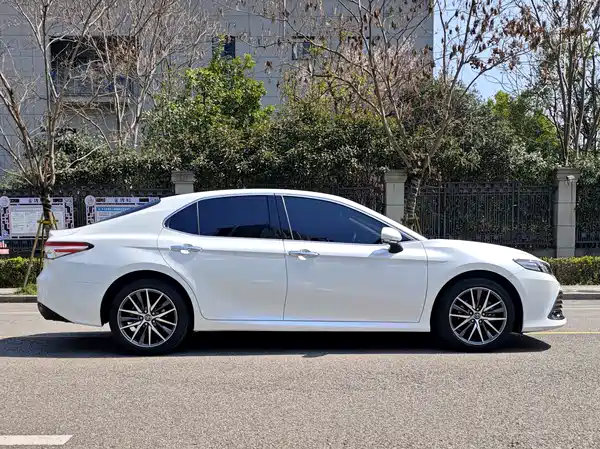 Toyota Camry 2021, фото 6