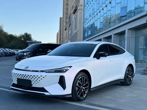 Changan UNI-V iDD 2024