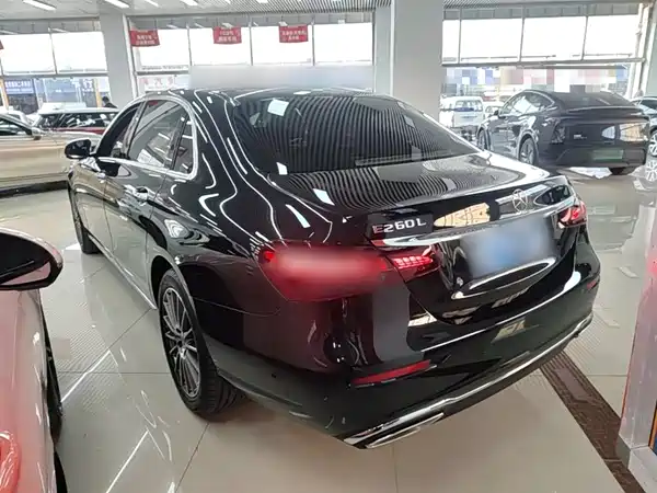 Mercedes-Benz E-Class 2023, фото 4