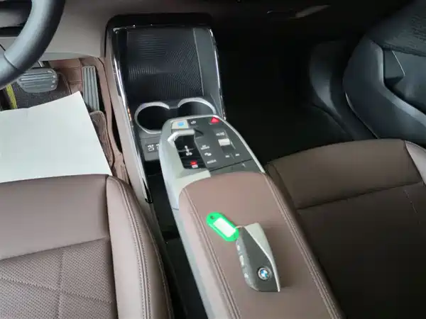 BMW iX1 2023, фото 14
