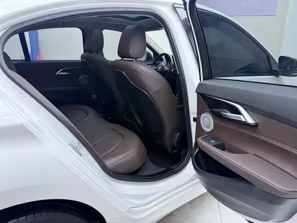 BMW 1 Series 2021, фото 21