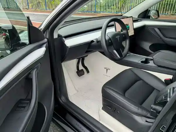 Tesla Model Y 2022, фото 5