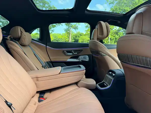Mercedes-Benz E-Class 2025, фото 6