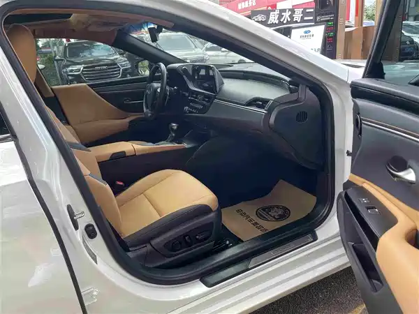 Lexus ES 2021, фото 14