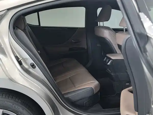 Lexus ES 2021, фото 11