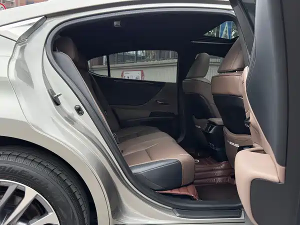 Lexus ES 2023, фото 15