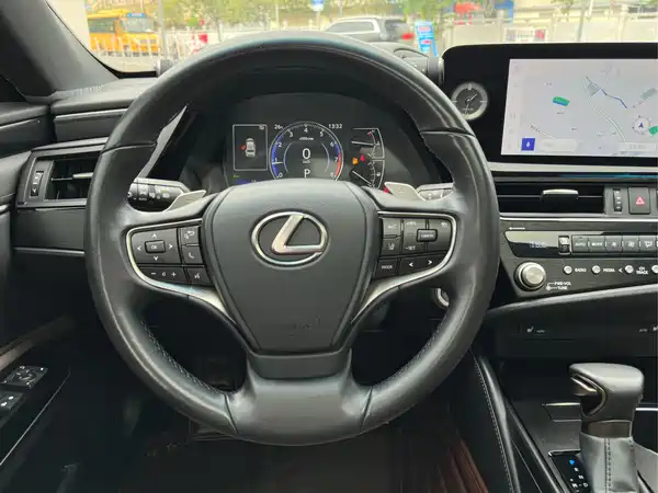 Lexus ES 2023, фото 13