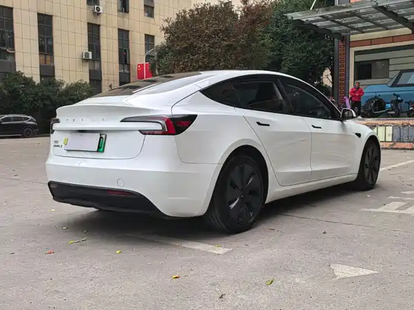 Tesla Model 3 2023, фото 13