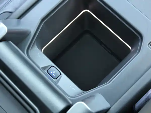 Land Rover Defender 2023, фото 22