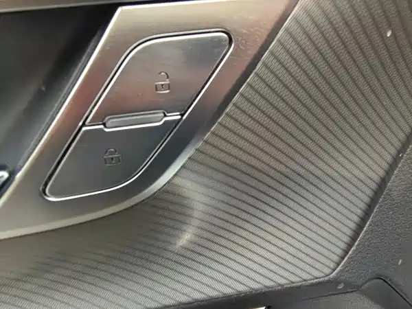Audi Q5L 2024, фото 8