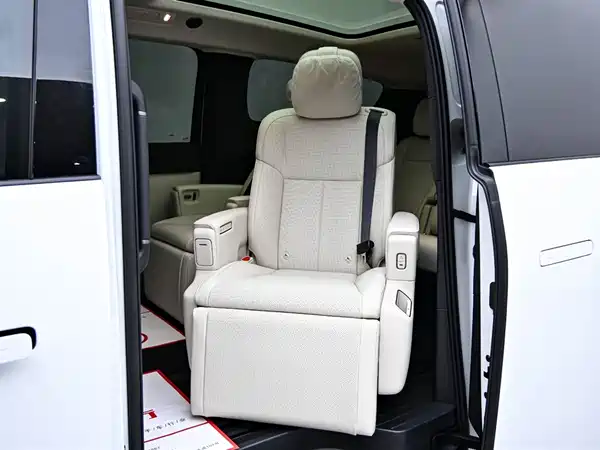 Li Auto MEGA 2025, фото 16