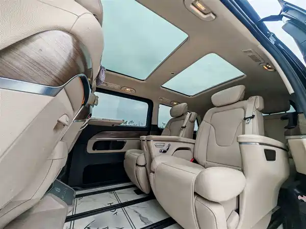 Mercedes-Benz V-Class 2022, фото 17