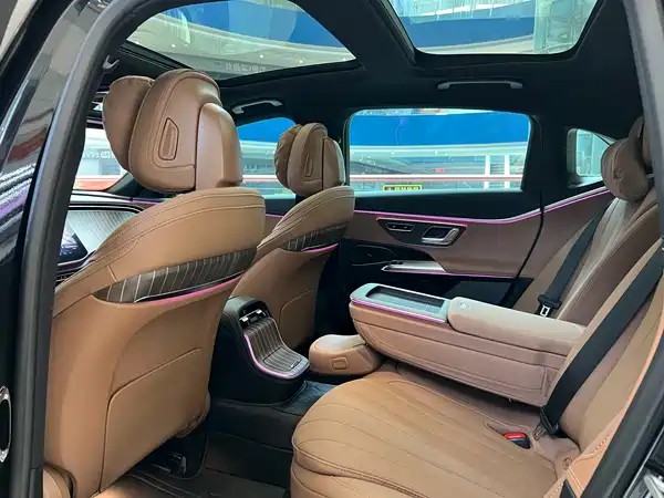 Mercedes-Benz E-Class 2025, фото 11