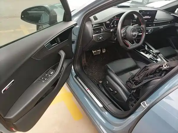Audi A4L 2022, фото 15