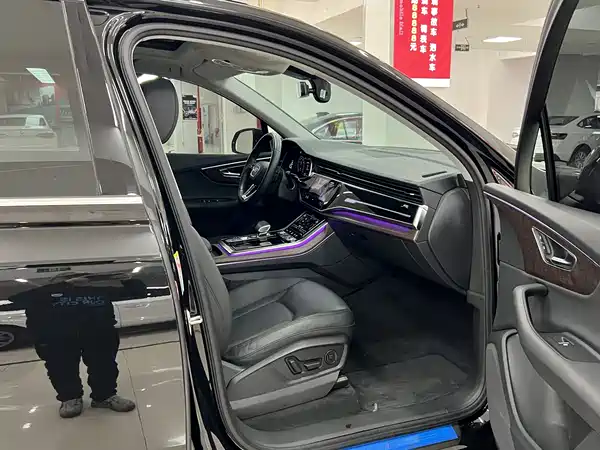 Audi Q7 2022, фото 10