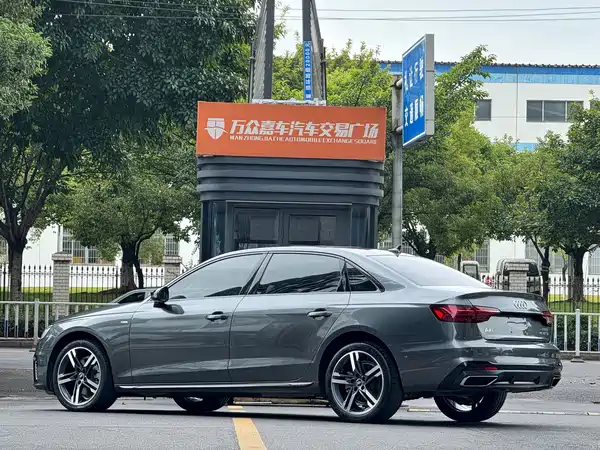 Audi A4L 2022, фото 8
