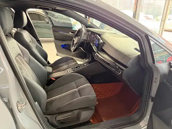 Volkswagen Golf 2023, фото 9
