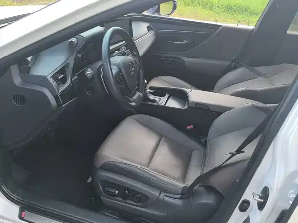 Lexus ES 2023, фото 13