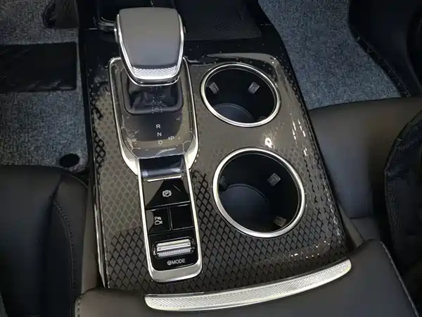 Hongqi HS3 PHEV 2025, фото 14