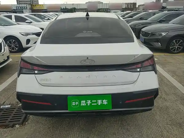Hyundai Elantra 2023, фото 5