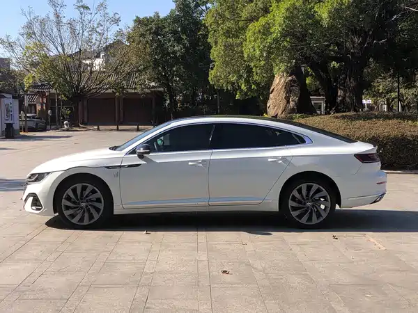 Volkswagen Passat CC 2023, фото 3