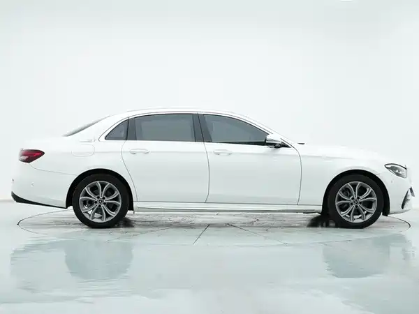 Mercedes-Benz E-Class 2022, фото 8