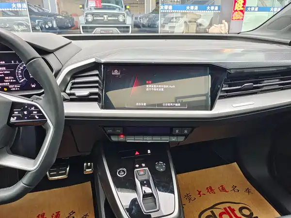 Audi Q4 e-tron 2024, фото 10