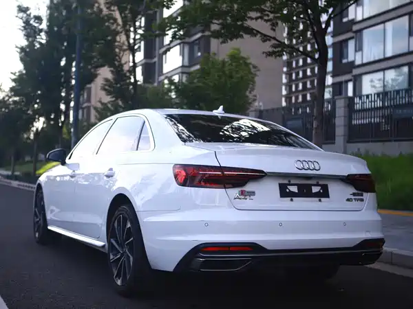 Audi A4L 2022, фото 5