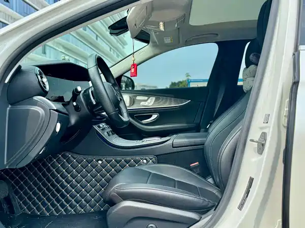 Mercedes-Benz E-Class 2023, фото 7