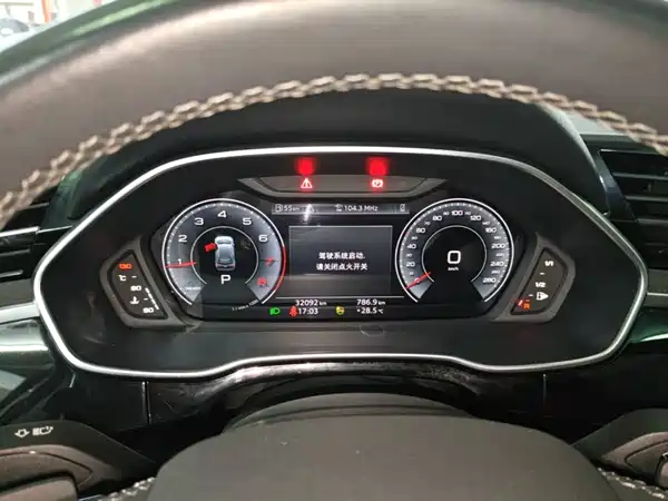 Audi Q3 2023, фото 11