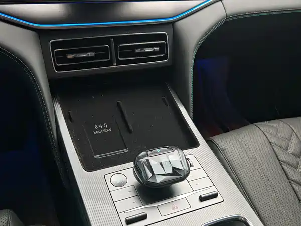 BYD Song L DM-i 2025, фото 4