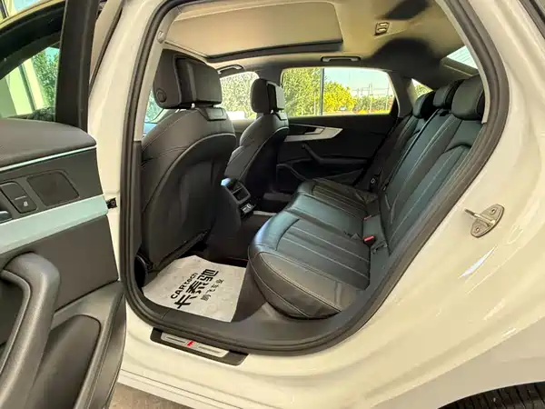 Audi A4L 2022, фото 15