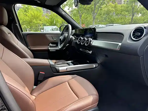 Mercedes-Benz GLB 2024, фото 9