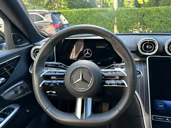 Mercedes-Benz C-Class 2025, фото 17