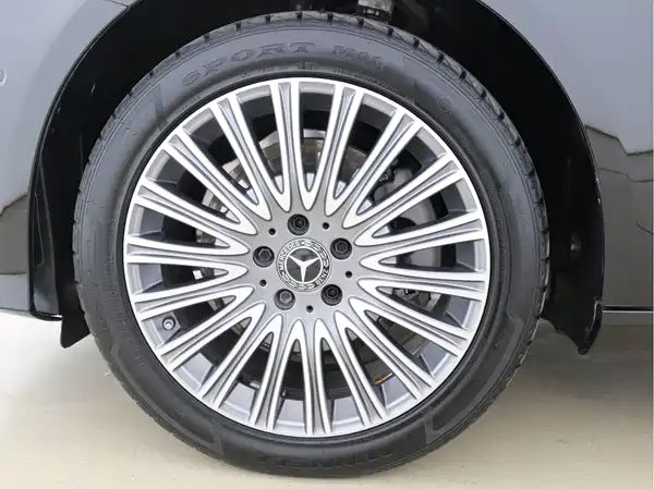 Mercedes-Benz E-Class 2023, фото 17