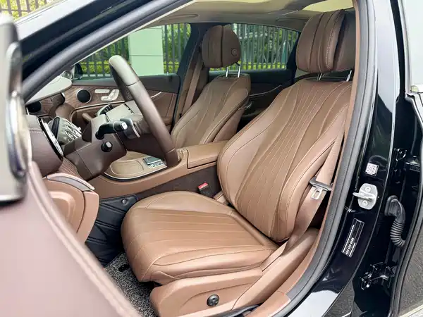 Mercedes-Benz E-Class 2023, фото 9