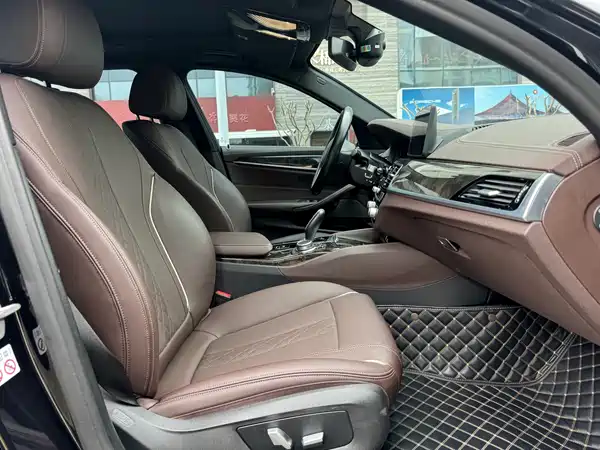BMW 5 Series 2022, фото 10